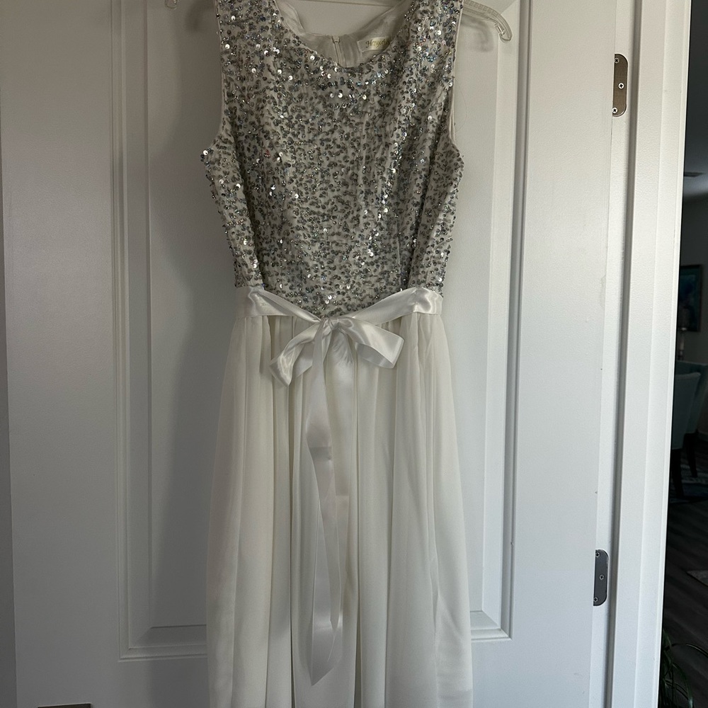 Hanpce’irs Silver and White Dress